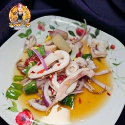 ยำปลาหมึก 40.-