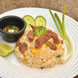 ข้าวผัดหมูแดดเดียว