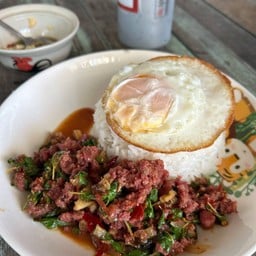 ข้าวกระเพราเนื้อ