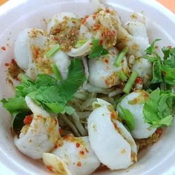 ยำลูกชิ้นปลา