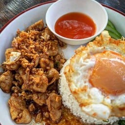 หมูทอดกระเทียม+ไข่ดาวราดข้าว