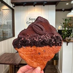 Choco-luxe Flat Croissant