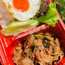 ข้าวผัดกะเพราเนื้อสไลด์(เนื้อโคขุน)ไข่ดาว