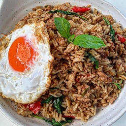 ข้าวผัดกะเพราหมูสับ ไข่ดาว