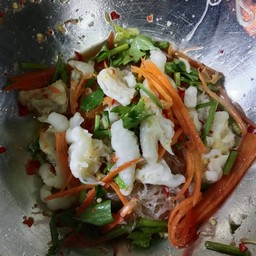 ยำมาม่า ตีนไก่