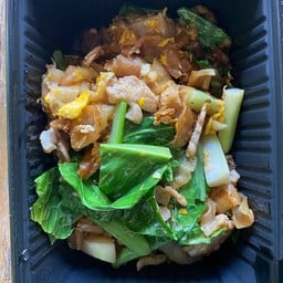 ผัดซีอิ้วหมู ไก่