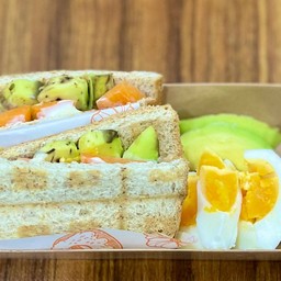 แซนวิชอโวคาโด+ไข่ต้มน้ำสลัด