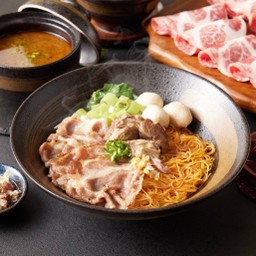 ก๋วยเตี๋ยวเรือน้ำตกหมูแห้ง