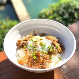 ข้าวหน้าหมูผัดซอสญี่ปุ่น+ไข่ออนเซน