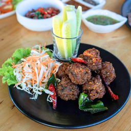 ลาบหมูทอด