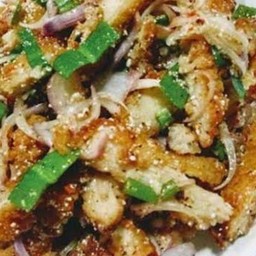 ลาบไก่ทอด (กับข้าว)