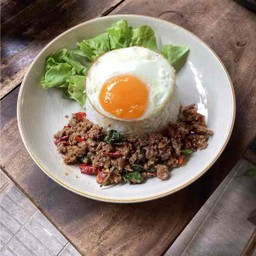 ข้าวกระเพราหมู ไข่ดาว Stir Fried Basil W/Pork