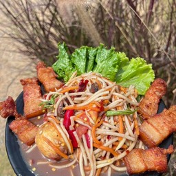 ตำหมูสามชั้นทอดน้ำปลา