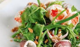 ยำฟักแม้ว กุ้งหมูสับ