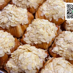 ครัวซองฝรั่งเศสไส้ครีมอัลมอนด์ L