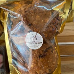 คุกกี้ข้าวโอ๊ตผสมเม็ดมะม่วงหิมพานต์และลูกเกด