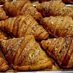 ครัวซองฝรั่งเศสไส้กระเทียมครีมชีส