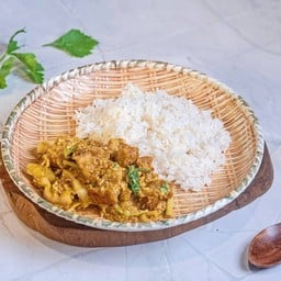 หมูกรอบผัดผงกะหรี่