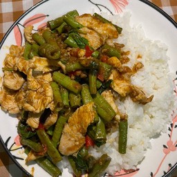 ข้าวราดผัดพริกแกง