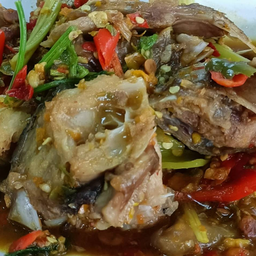 หัวปลาเก๋าผัดเรือโป๊