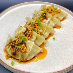 เกี๊ยวซ่า 5ชิ้น +น้ำมันพริก