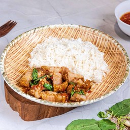 กะเพราหมูกรอบ