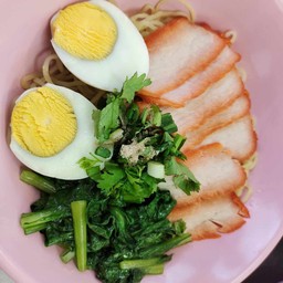 บะหมี่หมูแดงไข่ต้ม