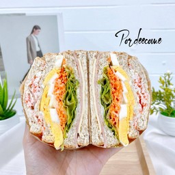 แซนวิชด์ปูอัด ไข่ต้ม แฮมชีส