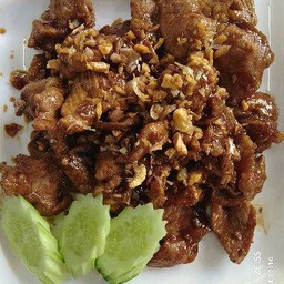 หมูกระเทียม