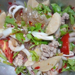 ยำมาม่าหมูยอ