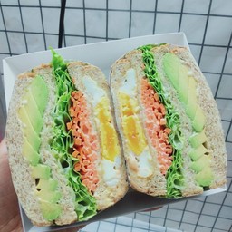 แซนวิชไข่ดาว+อะโวคาโด