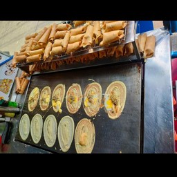 ชุดรวมคละไส้ อย่างละ 5 ชิ้น กรอก+ไข่นก+ครีม+ใบเตย 20 ชิ้น 230 บาท