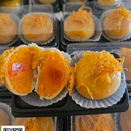 ขนมเปี๊ยะไส้ฝอยทองไข่เค็มกล่องละ 4ชิ้น