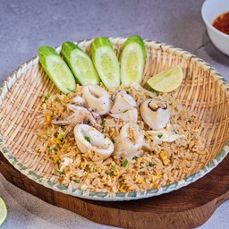 ข้าวผัดปลาหมึก