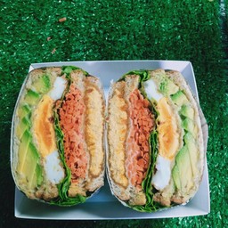 แซนวิชอะโวคาโด+ไข่ดาว+หมูหยอง