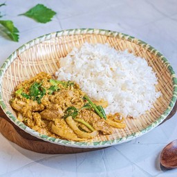 หมูชิ้นผัดผงกะหรี่