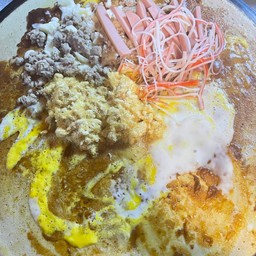 พริกเผา,ไข่,หมูสับ,ไส้กรอก,ปูอัด,หมูหยอง