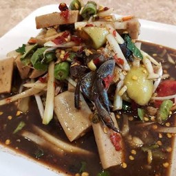 ตำปูปลาร้า ใส่หมูยอ