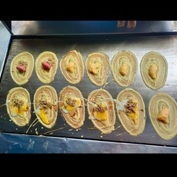 ชุดคละไส้ 8 ชิ้น 90 บาท กรอบ 2 ไข่นก 2 ครีม 2 ใบเตย 2