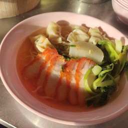บะหมี่เกี๊ยวหมูแดง