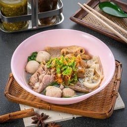 เกาเหลาเนื้อตุ๋นรวม พิเศษ