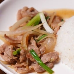 ข้าวหมูผัดน้ำมันหอย