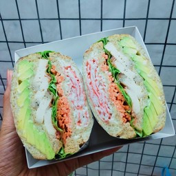 แซนวิชอะโวคาโด+อกไก่+ปูอัด