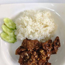 ข้าวเนื้อกระเทียม