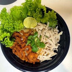 หมี่ไก่ฉีกและหมี่คลุกซอสโบราณ  by oilzii
