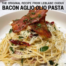 พาสต้าเบคอนผัดพริกกระเทียม