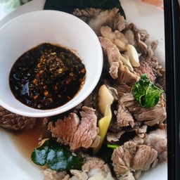 ลวกจิ้มเนื้อเสือ เนื้อลาบน้ำจิ้มขม