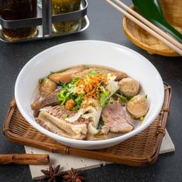 ก๋วยเตี๋ยวเนื้อตุ๋นรวม ธรรมดา