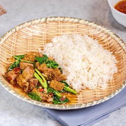 คะน้าหมูกรอบ