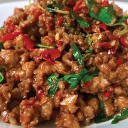 ผัดกระเพาเนื้อ+ไข่ดาว